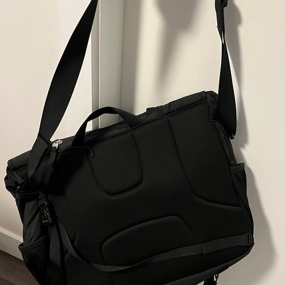 Victorinox Swiss Army Messenger Laptop Bag - Picture 4 of 7